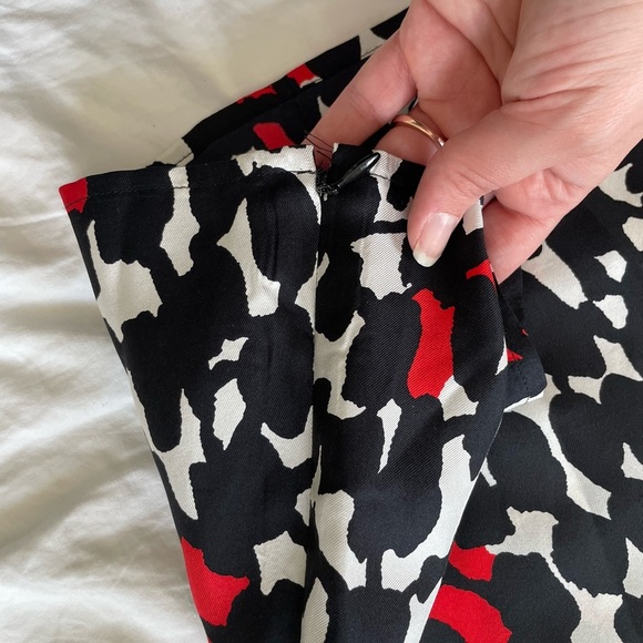 Per se black red and white patterned cinched tie neckline silk blouse | 16 - Picture 12 of 13